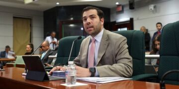 Departamento de Desarrollo defiende aprobación de reforma de permiso