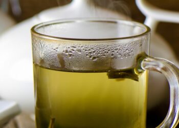 6 graves efectos secundarios de beber té verde