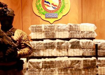 Detienen a cuatro venezolanos con 450 paquetes de drogas en las costas de Baní