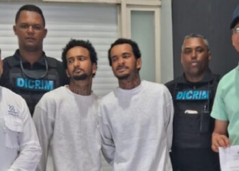 Deportan desde Puerto Rico a dos hermanos vinculados al asalto en joyería de Cristo Rey y otros delitos