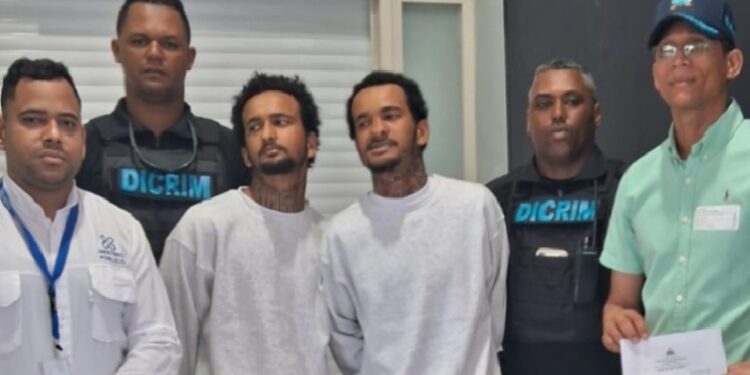 Deportan desde Puerto Rico a dos hermanos vinculados al asalto en joyería de Cristo Rey y otros delitos