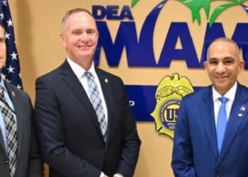 Presidente de la DNCD sostiene reunión de alto nivel con la DEA