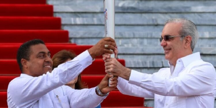 Inicia el recorrido de la antorcha de los Juegos Centroamericanos y del Caribe