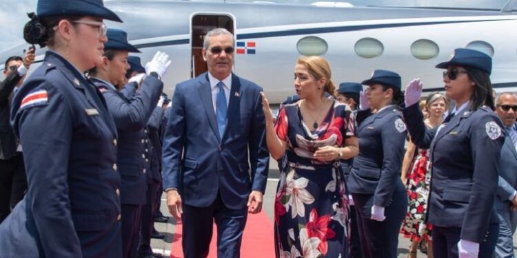 Presidente Abinader llega a Costa Rica para participar en la toma de posesión de Laura Fernández Delgado