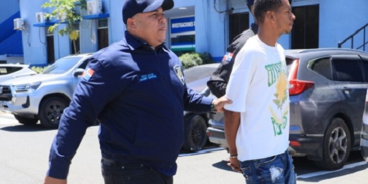 Se entrega hombre acusado de causar muerte a cabo policial en Brisas del Este