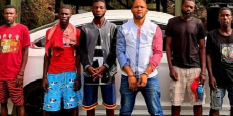 Ejército intercepta dos vehículos con haitianos indocumentados en operativos realizados en Constanza