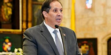 Ministro de Salud anuncia nombramiento de 1,115 enfermeras