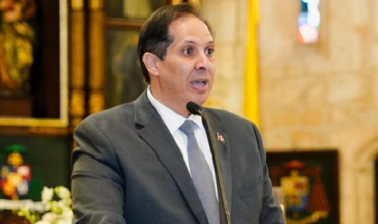 Ministro de Salud anuncia nombramiento de 1,115 enfermeras