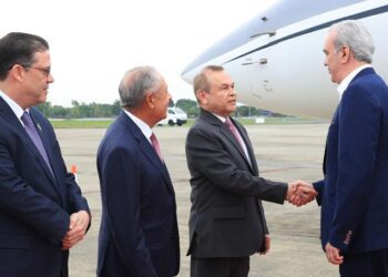 Presidente Abinader llega a Panamá para participar en el Congreso Mundial de Zonas Francas