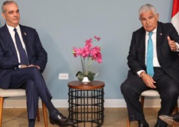 Abinader sostiene encuentro con líderes empresariales panameños para ampliar oportunidades de inversión