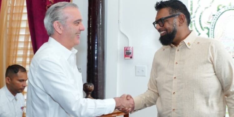 República Dominicana y Guyana firman contrato para exploración de bloque petrolero en Guyana