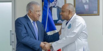 Ministro Administrativo de la Presidencia visita Hospital General Docente de la Policía Nacional