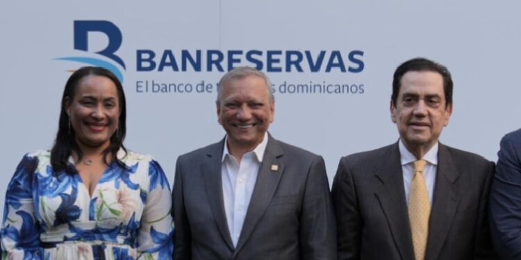 Banreservas ofrece cóctel para fortalecer vínculos con la diáspora dominicana en España