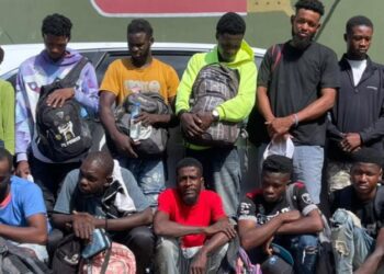 Ejército intercepta vehículo con 20 haitianos indocumentados tras persecución en Valverde