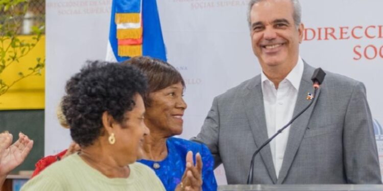 Gobierno anuncia bono para a más de un millón de madres dominicanas