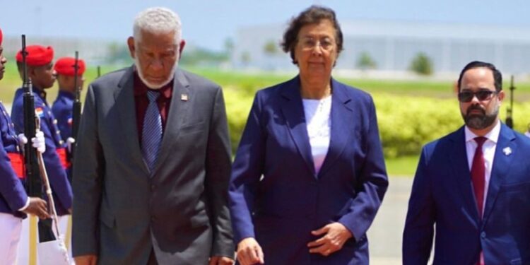 Presidenta de Surinam llega a RD para visita oficial 