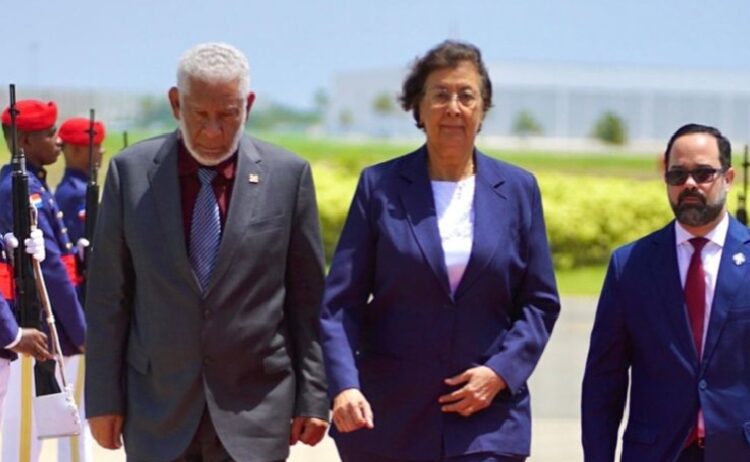 Presidenta de Surinam llega a RD para visita oficial 