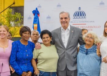 Presidente Abinader inicia entrega del Bono Madre 2026