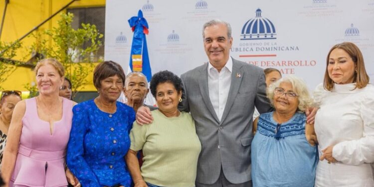 Presidente Abinader inicia entrega del Bono Madre 2026