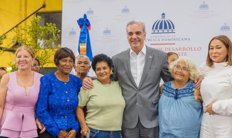 Presidente Abinader inicia entrega del Bono Madre 2026