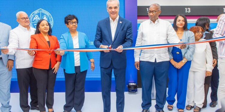Presidente Abinader y rector Editrudis Beltrán inauguran Centro Multiservicios y varias infraestructuras en la UASD