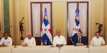 Gobierno dispone mesa permanente con transportistas para evitar aumentos en el pasaje