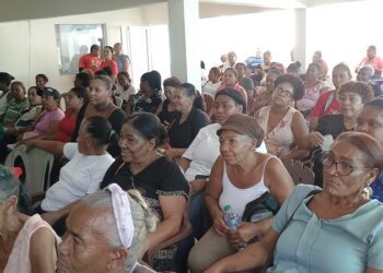 Vicealcaldesa de los Alcarrizos agasaja a las madres: honra su amor incondicional, sacrificios y dedicación