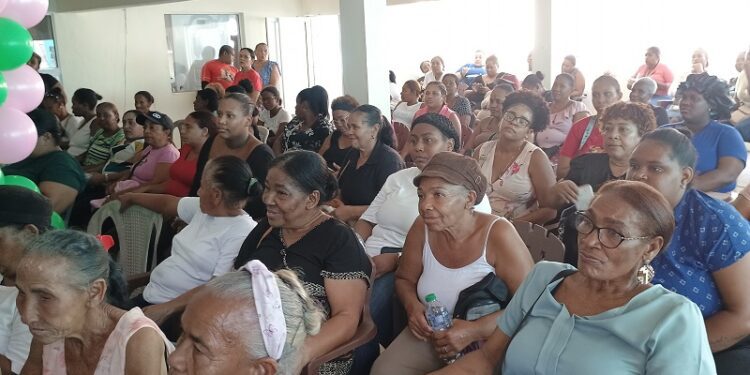 Vicealcaldesa de los Alcarrizos agasaja a las madres: honra su amor incondicional, sacrificios y dedicación