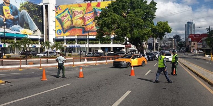 DIGESETT viabiliza el tránsito por cierre en paso a desnivel de la Tiradentes con 27 de Febrero