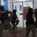 DNCD arresta dos hombres vinculados al decomiso de 1.7 toneladas de cocaína
