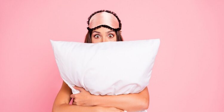 Dormir mejor no viene en pastilla: la realidad detrás de los populares productos para el sueño