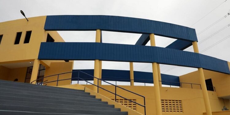 Presidente Abinader entrega remodelado Club Los Cachorros de Cristo Rey