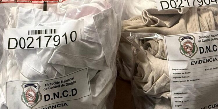 Detienen a colombiana con ropa impregnada de cocaína en aeropuerto Las Américas