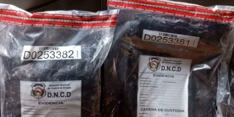 Detienen en el AILA a una estadounidense con cocaína oculta en su equipaje rumbo a Madrid