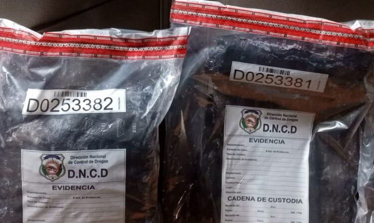 Detienen en el AILA a una estadounidense con cocaína oculta en su equipaje rumbo a Madrid
