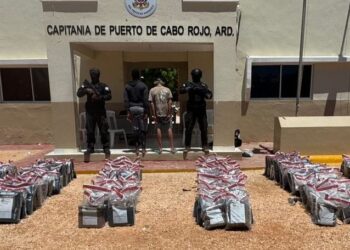 Intervienen dos narcolanchas con 1,295 paquetes de cocaína y marihuana en Pedernales