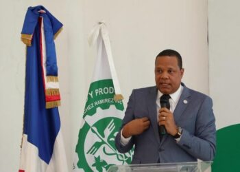 Eddy Alcántara acusa a la oposición de incentivar desasosiego en medio de turbulencia económica mundial