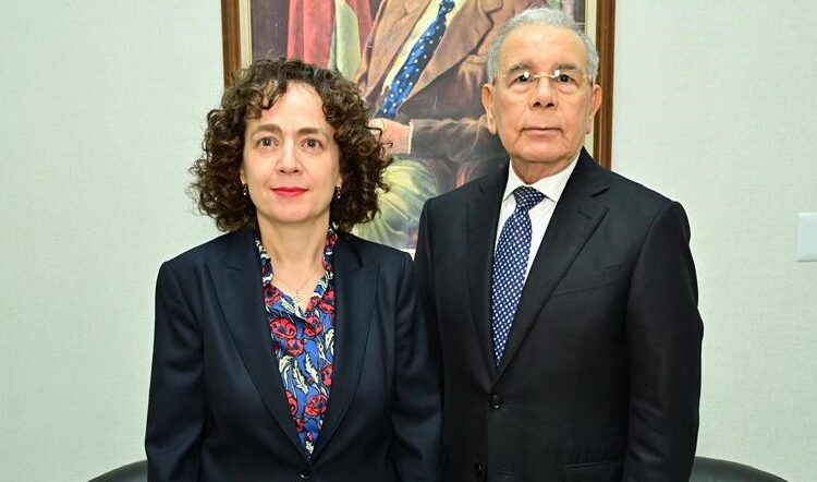 Embajadora de España visita al expresidente Danilo Medina
