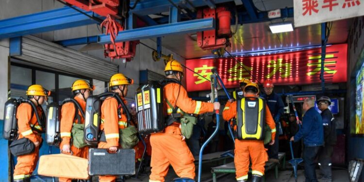 Al menos 90 muertos en una explosión minera en China mientras continúan tareas de rescate