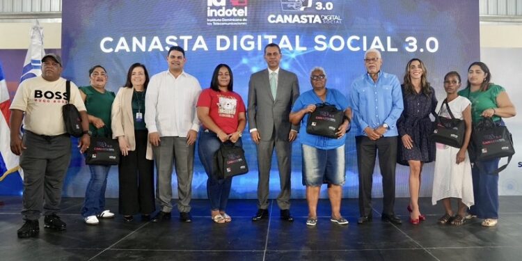 Indotel entrega Canasta Digital Social 3.0 a más de 350 personas en Circunscripción 3 del DN