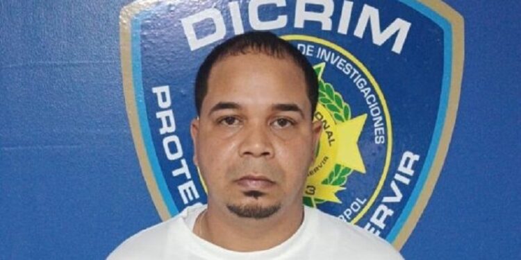 “El Gánster”, implicado en muerte de “La China”, se entrega a la Policía