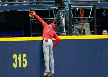 Sirí se roba grand slam — ¡y salva el bufet! — en el Tropicana Field