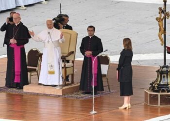 León XIV: La Iglesia debe ser clara al rechazar lo que mortifica la vida, la guerra y la violencia