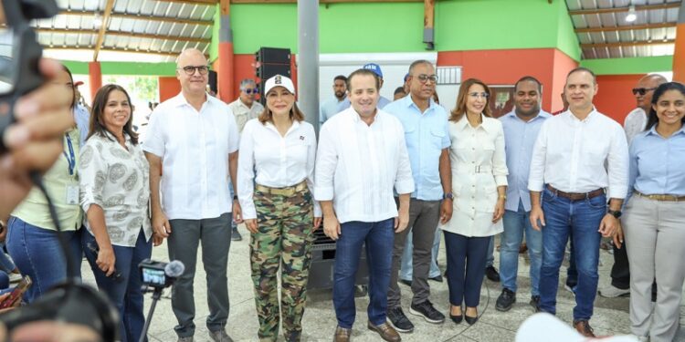 Gobierno entrega segundo Bono de Emergencia a familias afectadas por lluvias en Villa Montellano