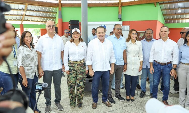 Gobierno entrega segundo Bono de Emergencia a familias afectadas por lluvias en Villa Montellano