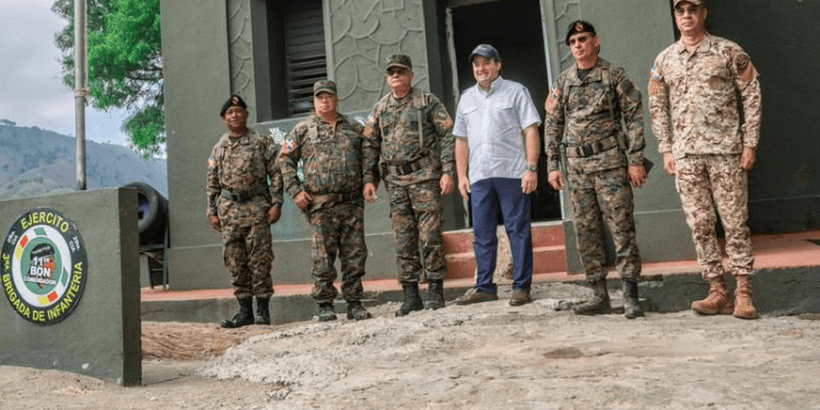 Ministros de Defensa y de la Presidencia realizan recorrido estratégico por la frontera