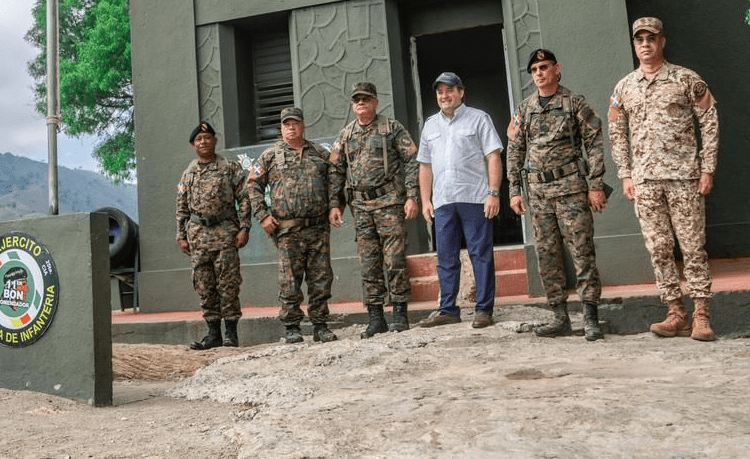 Ministros de Defensa y de la Presidencia realizan recorrido estratégico por la frontera