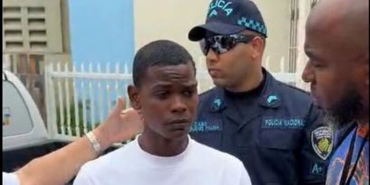 Se entrega «Negro Malo» uno de los presuntos agresores de conductor del TRAE en Santo Domingo Oeste
