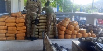 Guardia Costera y Armada de EEUU interceptan embarcación y ocupan 1.450 kilogramos de marihuana frente a costas de Haití