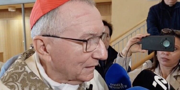El cardenal Parolin: el Papa sigue su camino y predica la paz